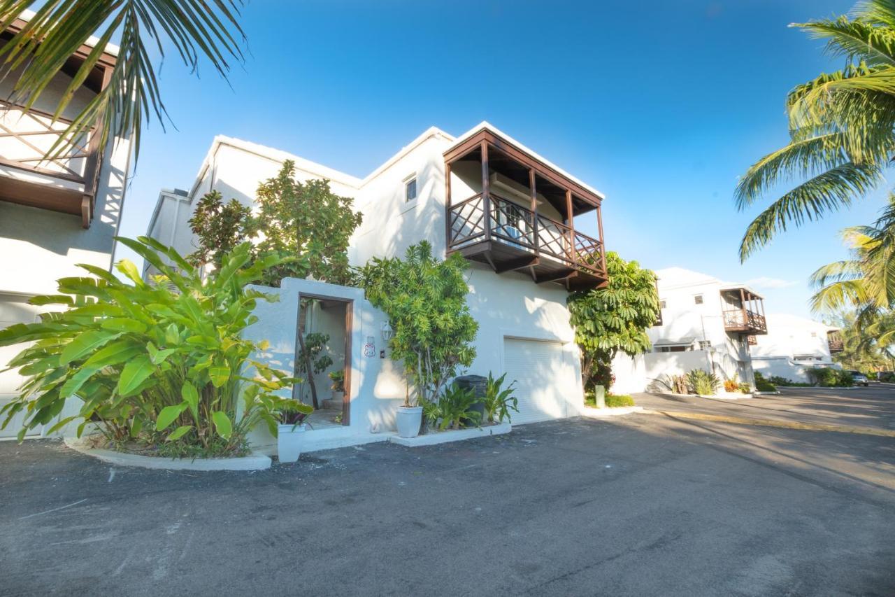 Caprice 9 - Oceanfront Villa - Gated Community With Pool Nasáu Exterior foto